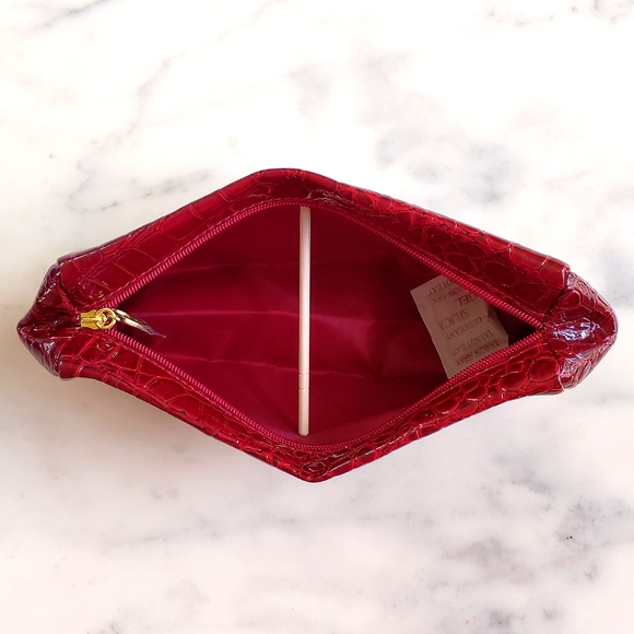 NWT.EsteeLauder Red Crocodile Embossed PVC Cosmetic Bag w/Lining/Logo Zip Handle - Picture 3 of 4